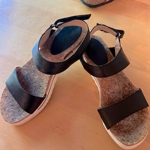 Adrienne Vittadini cork platform sandals